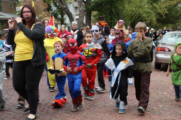 12194876 1045380208826979 4561591927447436120 o - Meadows Elementary to Host Annual Halloween Parade on October 31