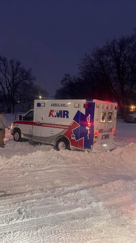 360942bc b55c 4d51 9cc4 dac0ab87cf16 - Local Hero Helps Ambulances and Residents During Topeka's Snowstorm